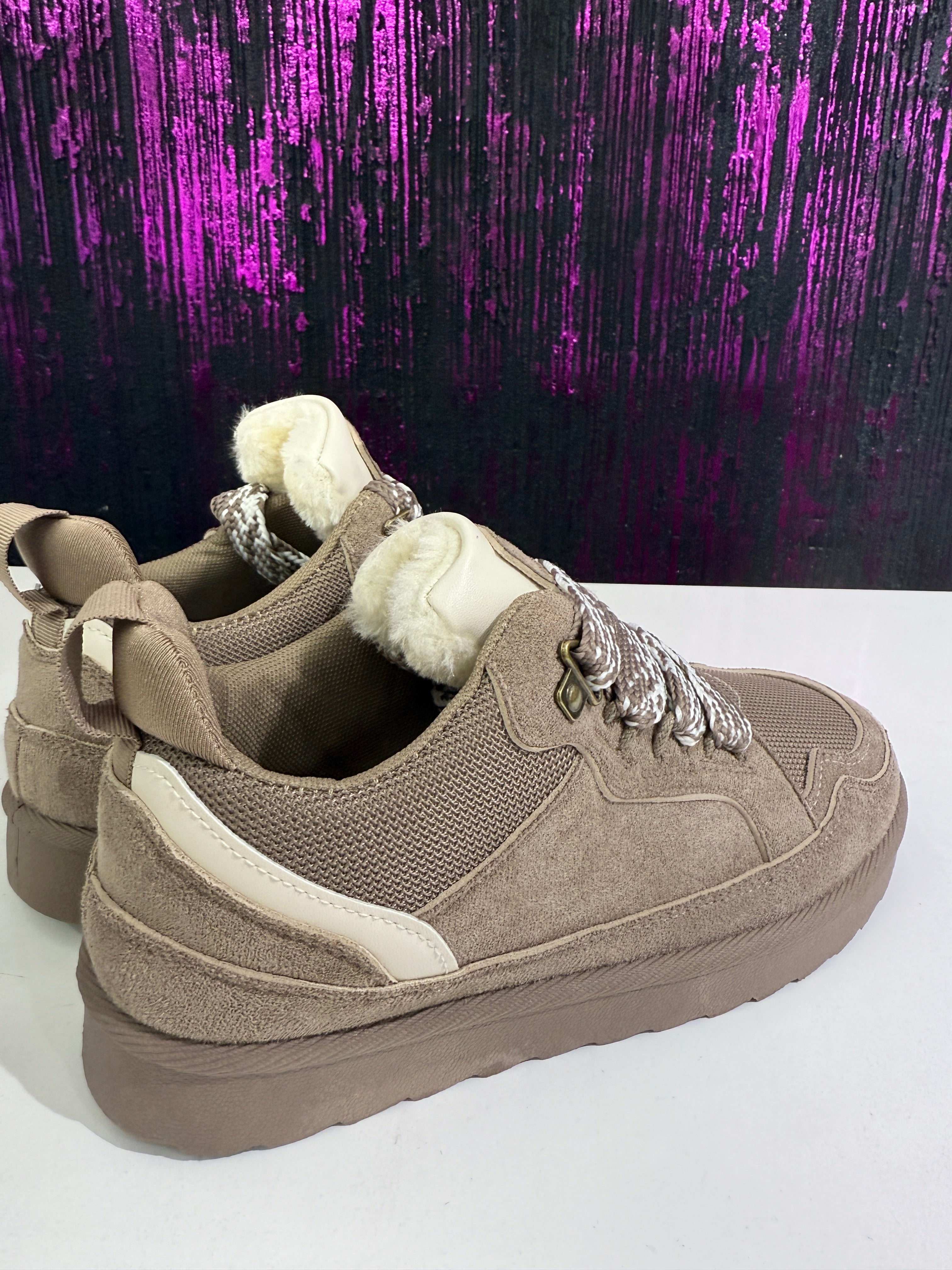 Sneakers Chunky Beige con Dettagli in Pelliccia