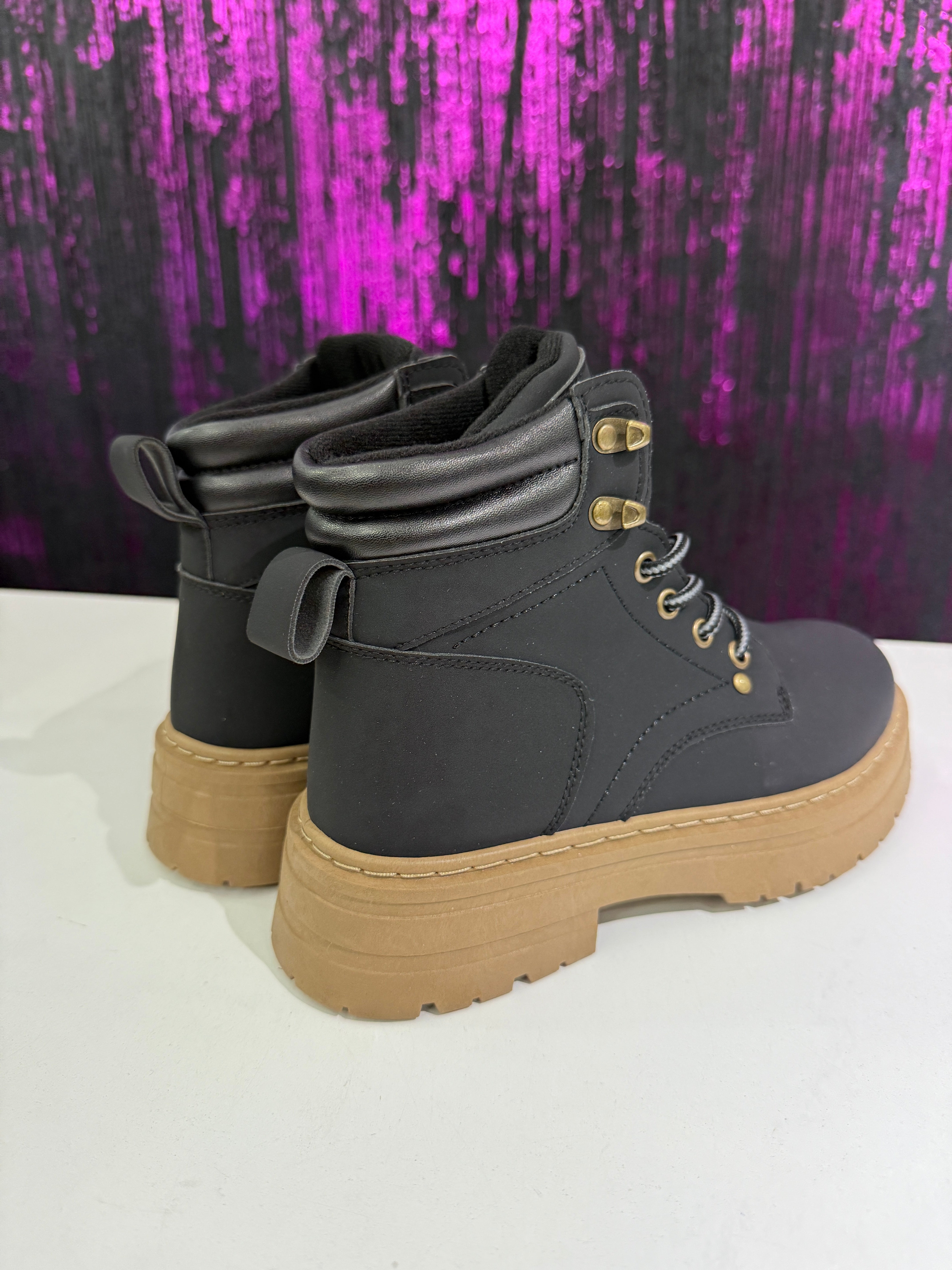 Anfibi Donna Neri con Suola Caramello