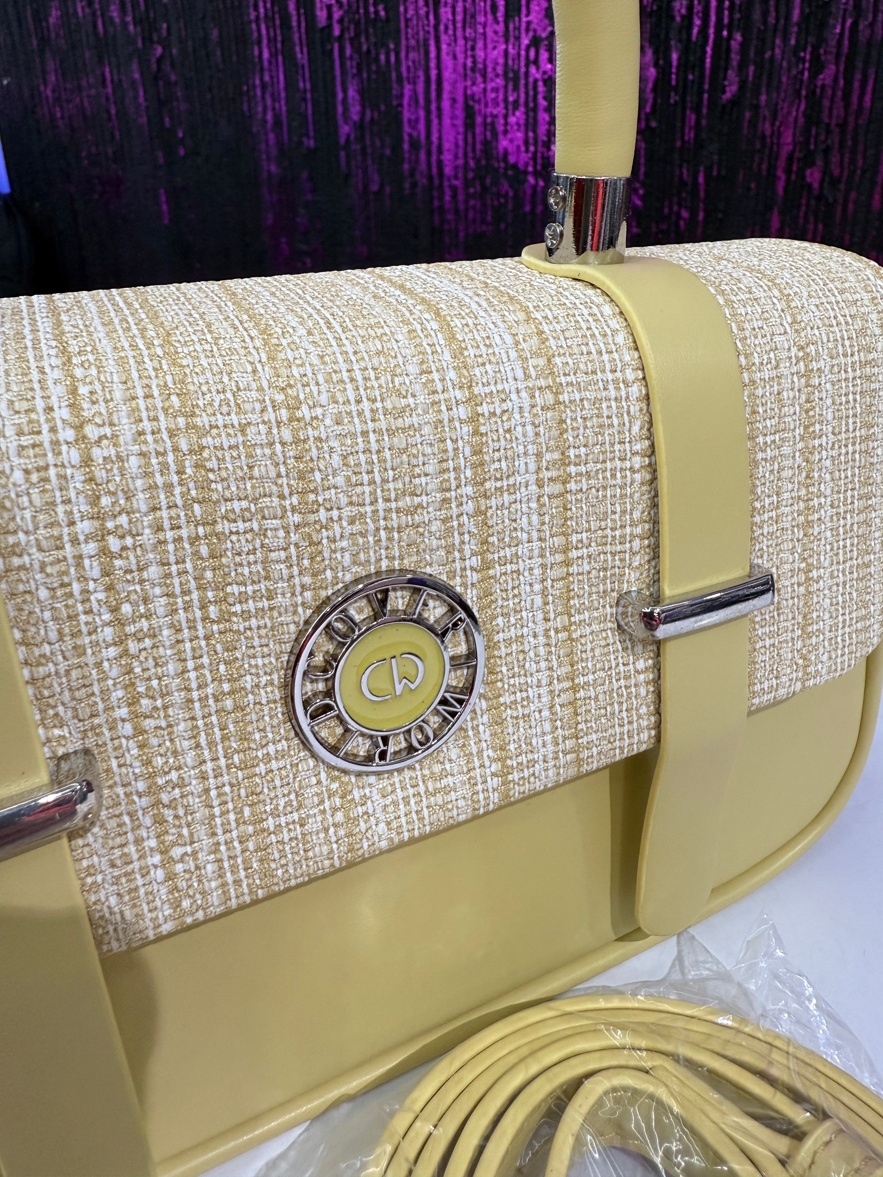 Borsa a Mano e Tracolla – Beige con Patta Tessuto