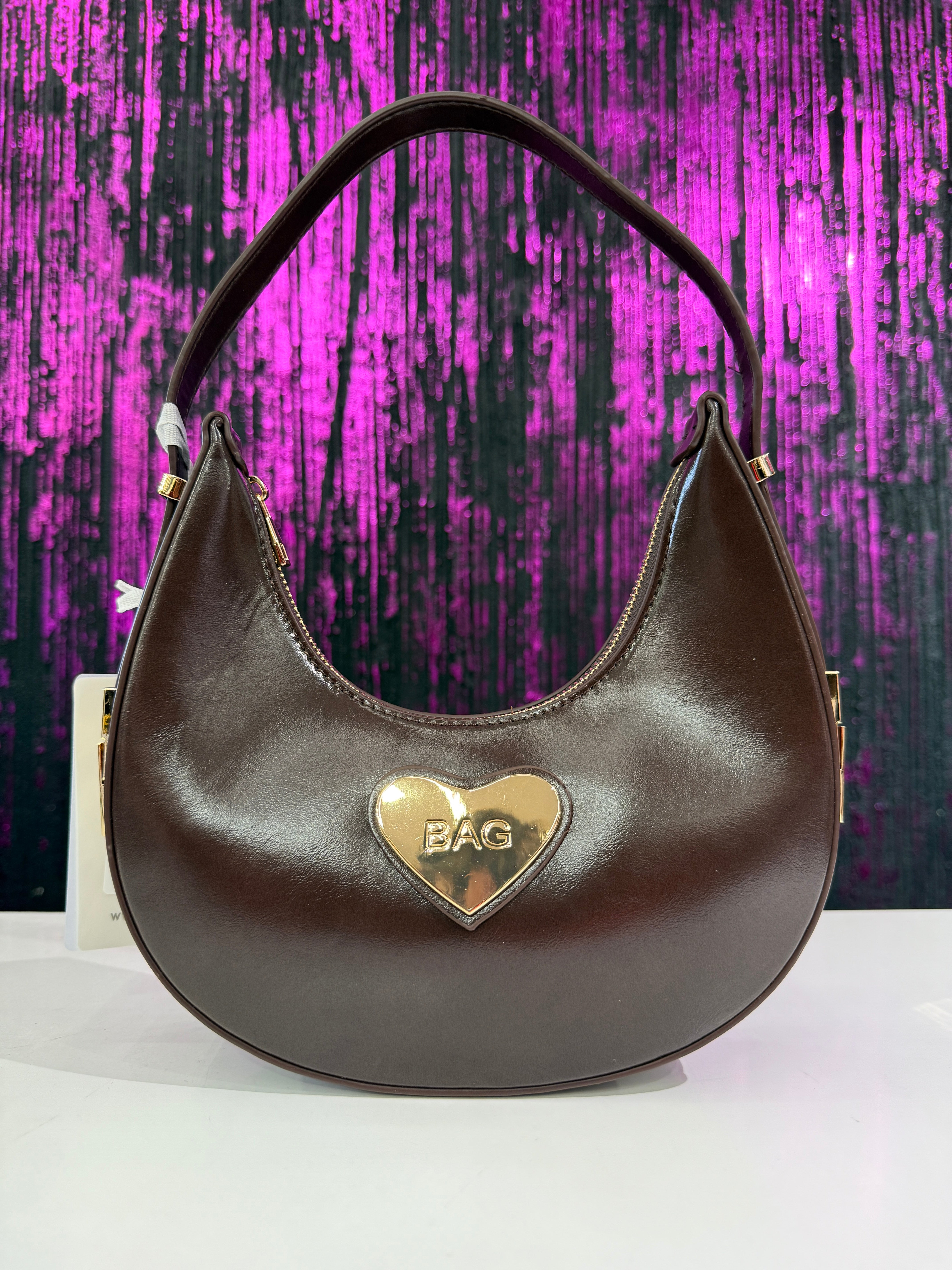 BORSA A SPALLA MEZZA LUNA CON CUORE ORO