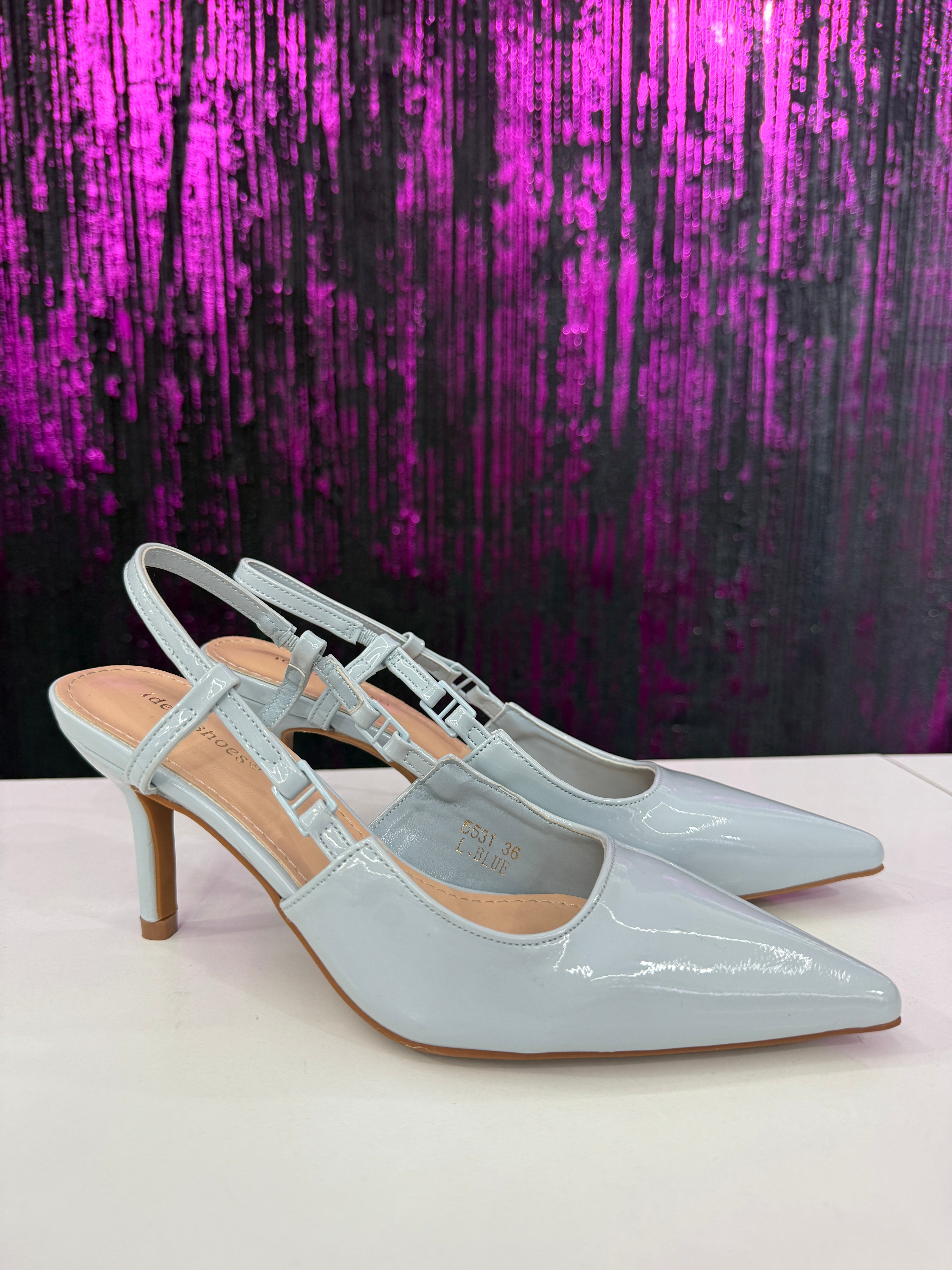 Slingback in vernice