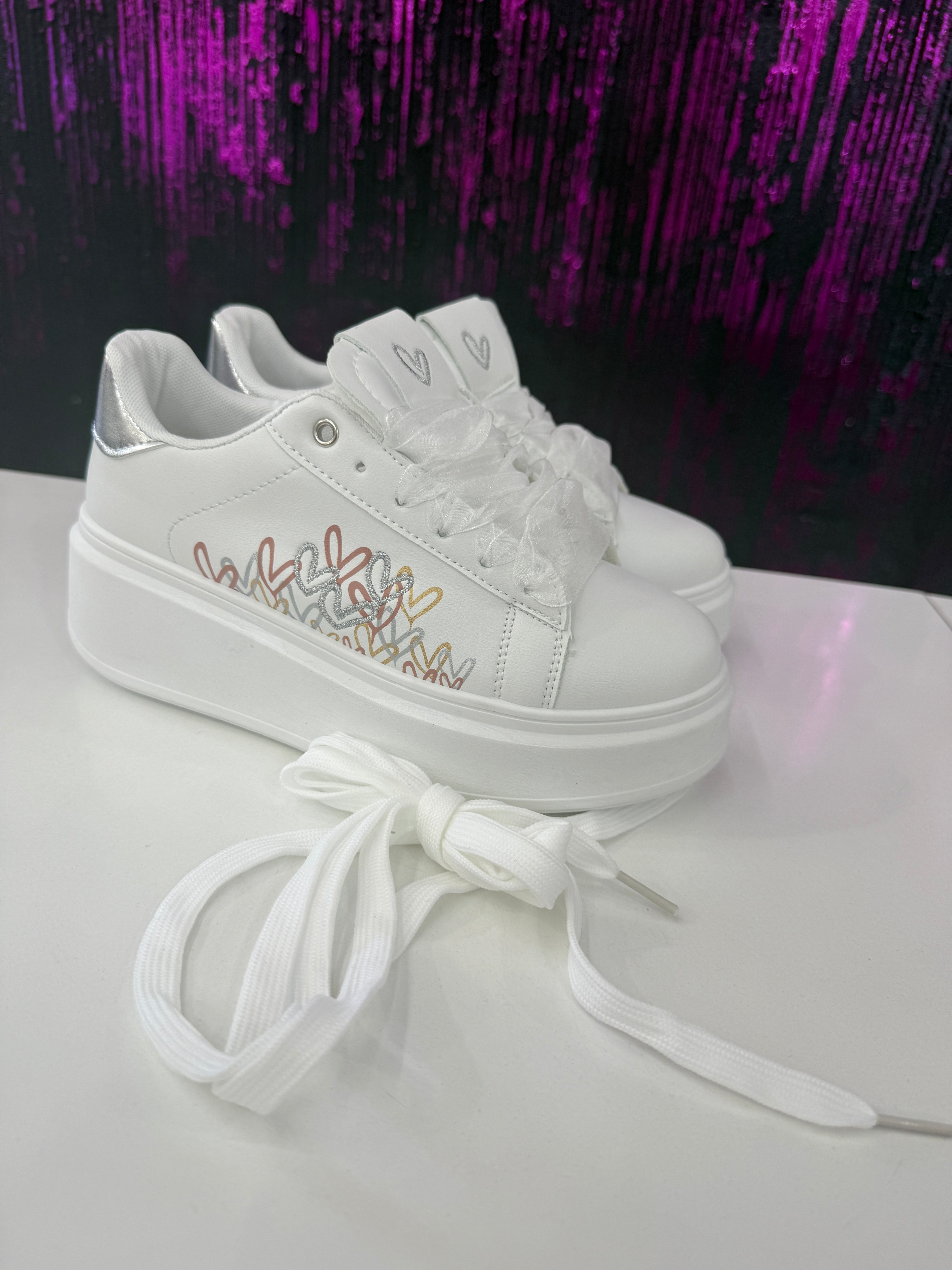 Sneakers lacci ricamati