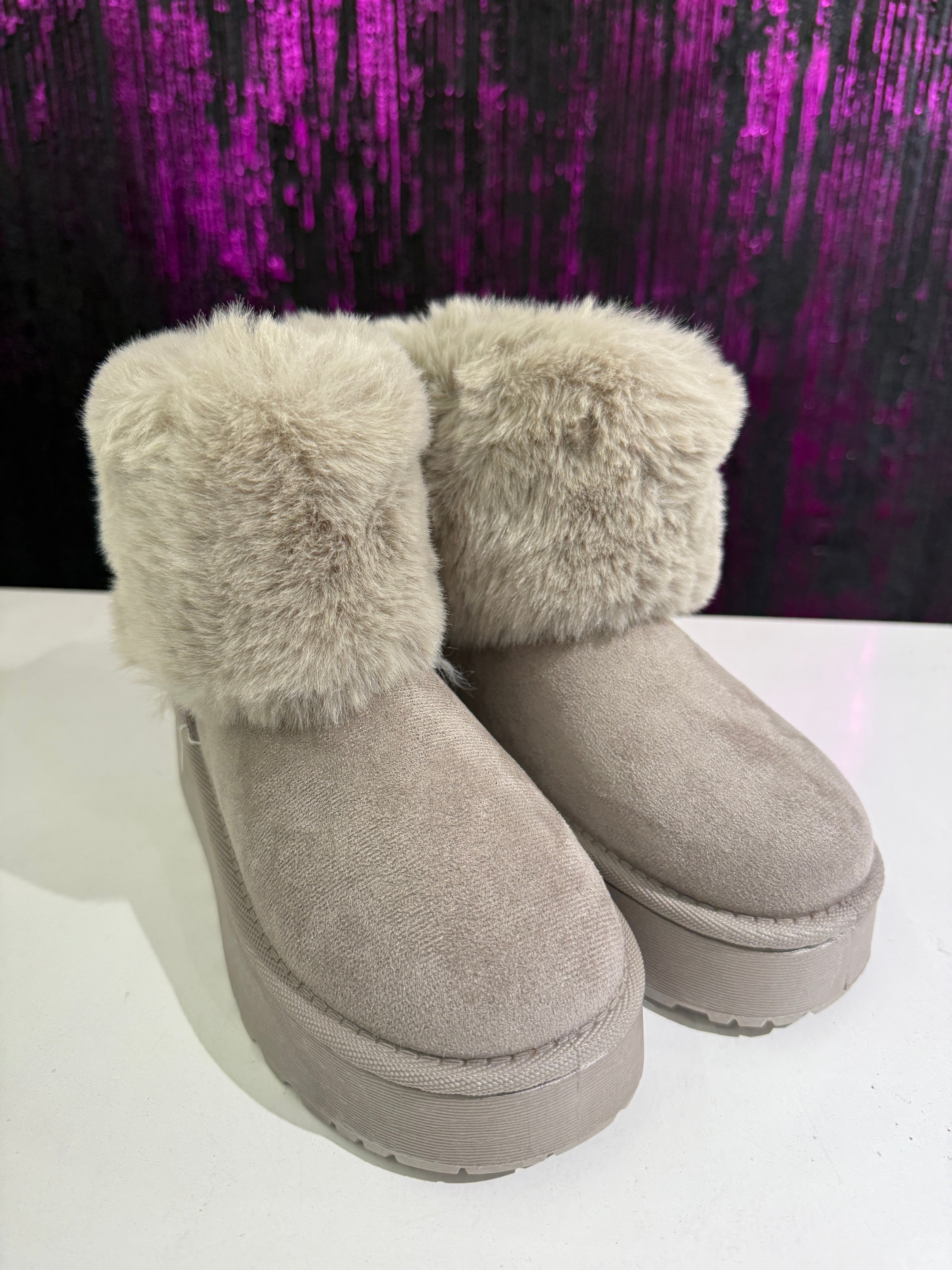 Stivaletti Donna con Pelliccia mod UGG