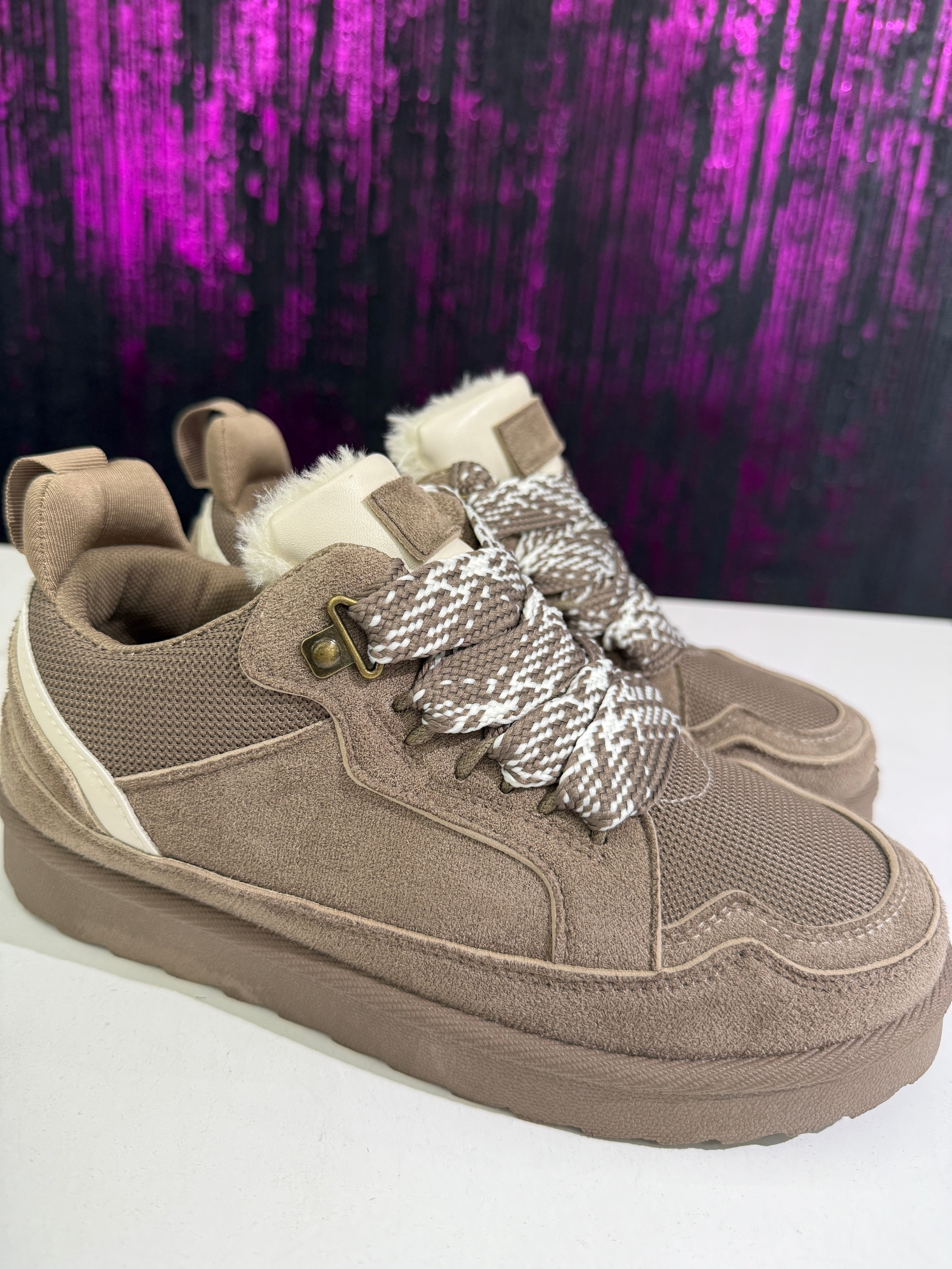 Sneakers Chunky Beige con Dettagli in Pelliccia