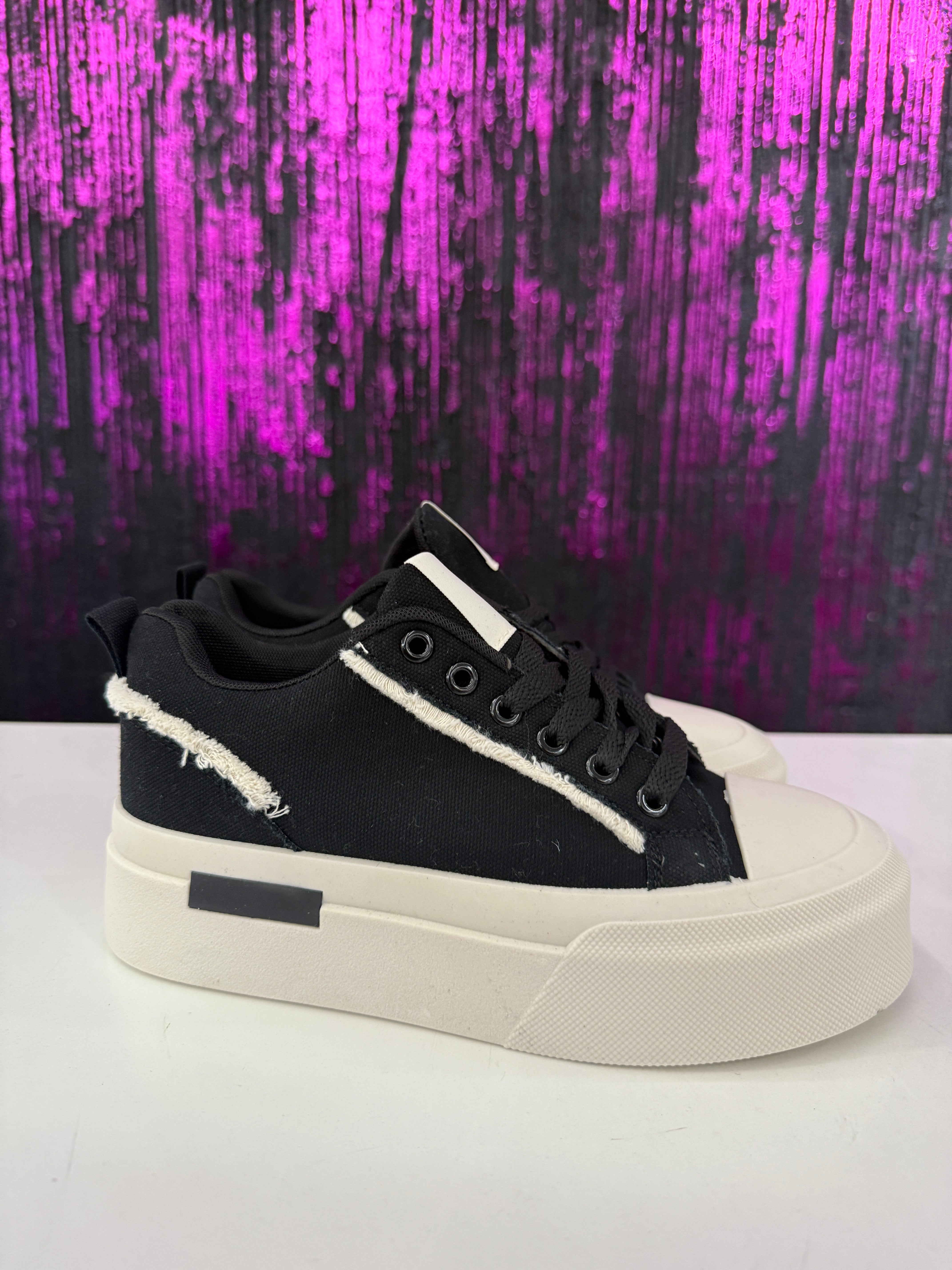 Sneakers bianca/nera in tela