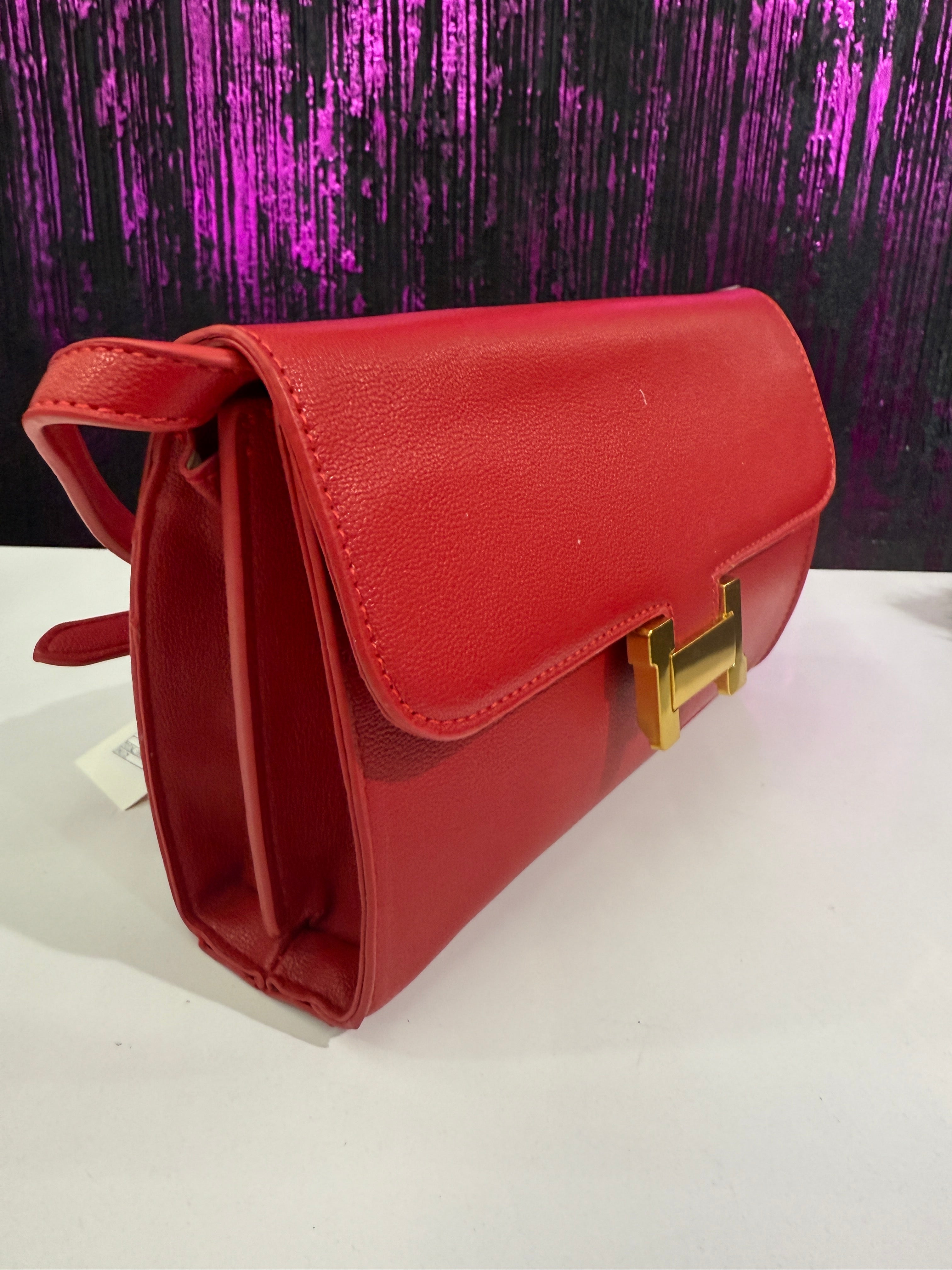 Borsa a Tracolla con Chiusura Dorata