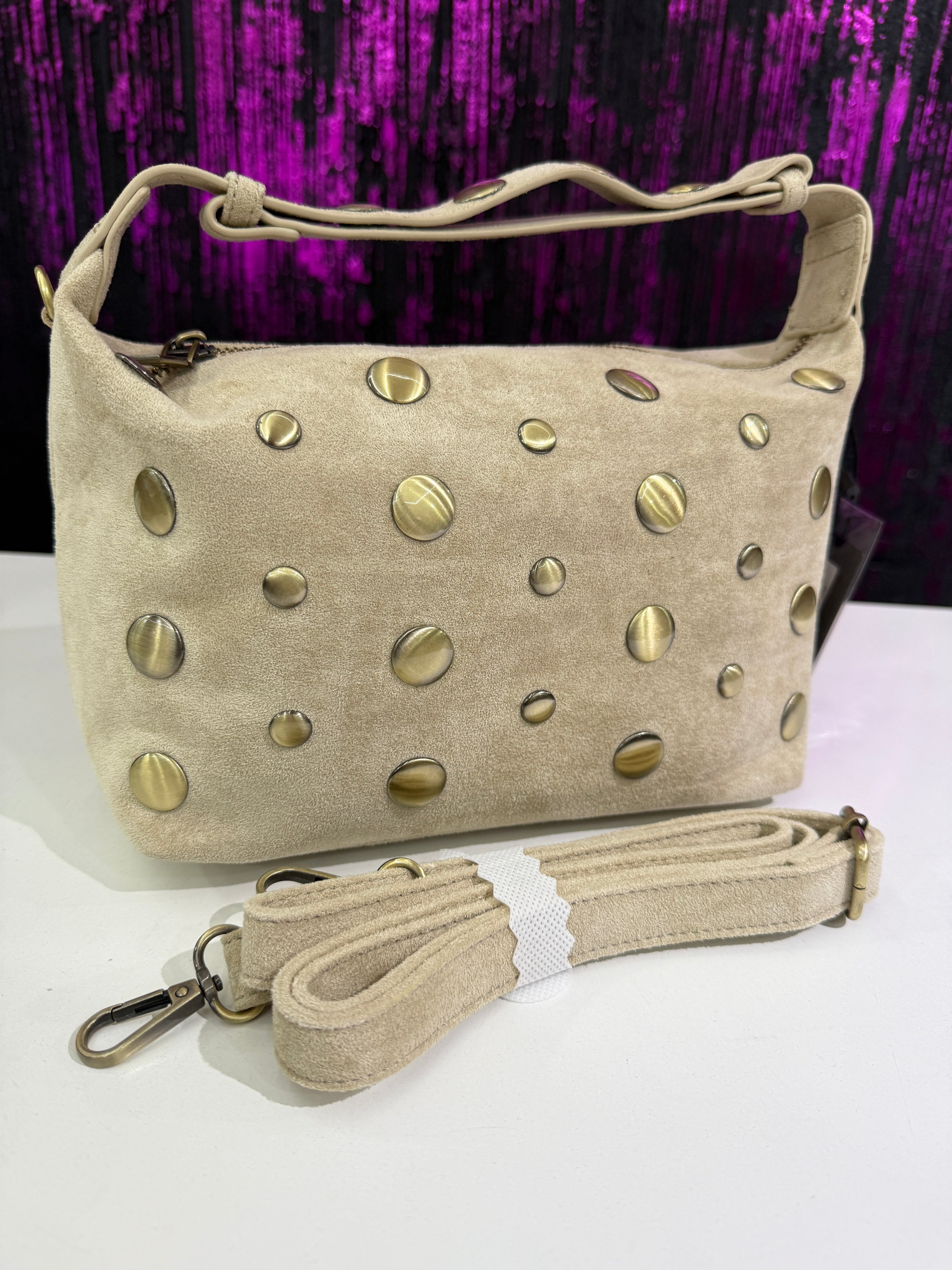 Borsa a mano con borchie