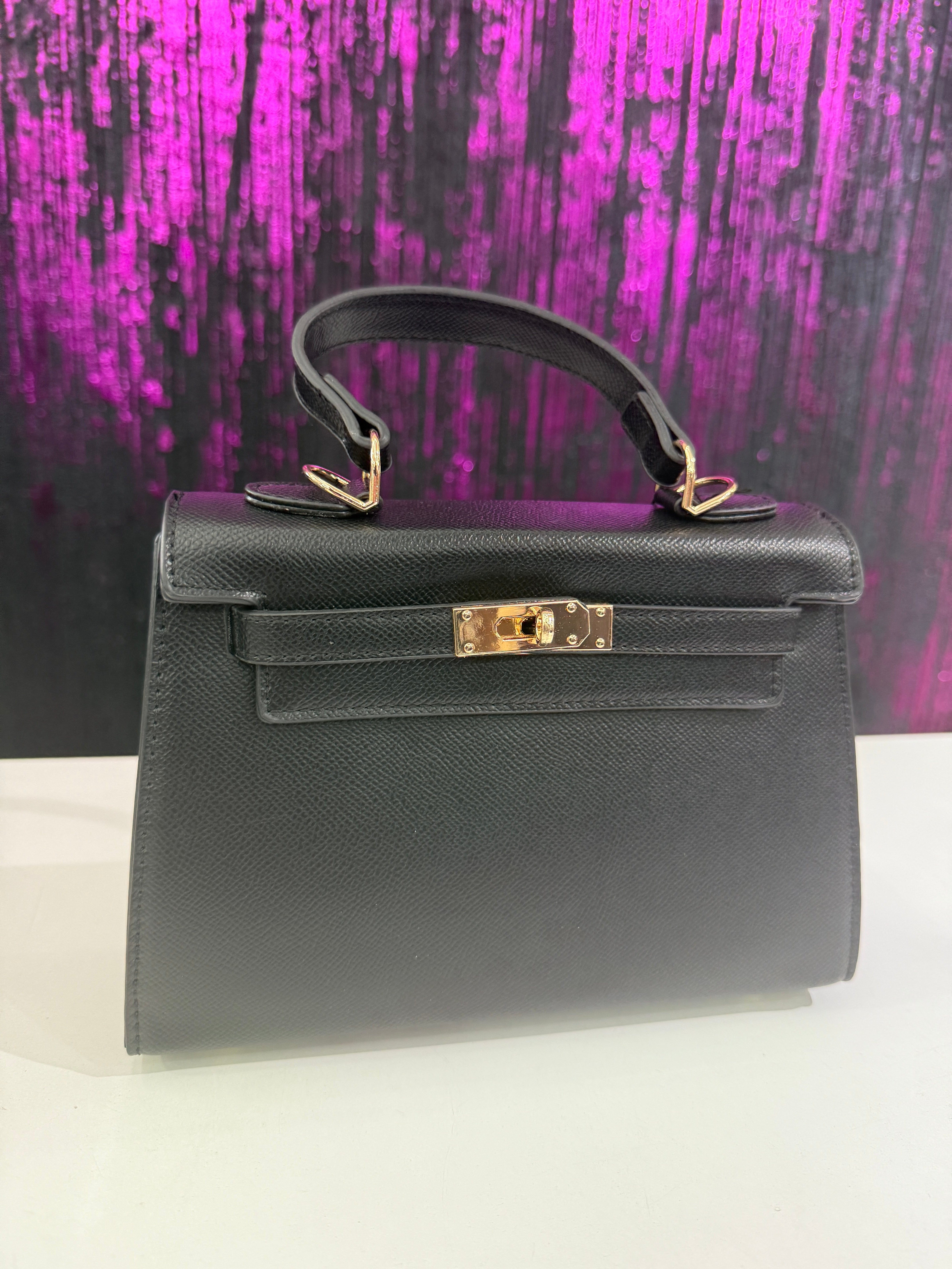 Borsa a mano  con chiusura metallica