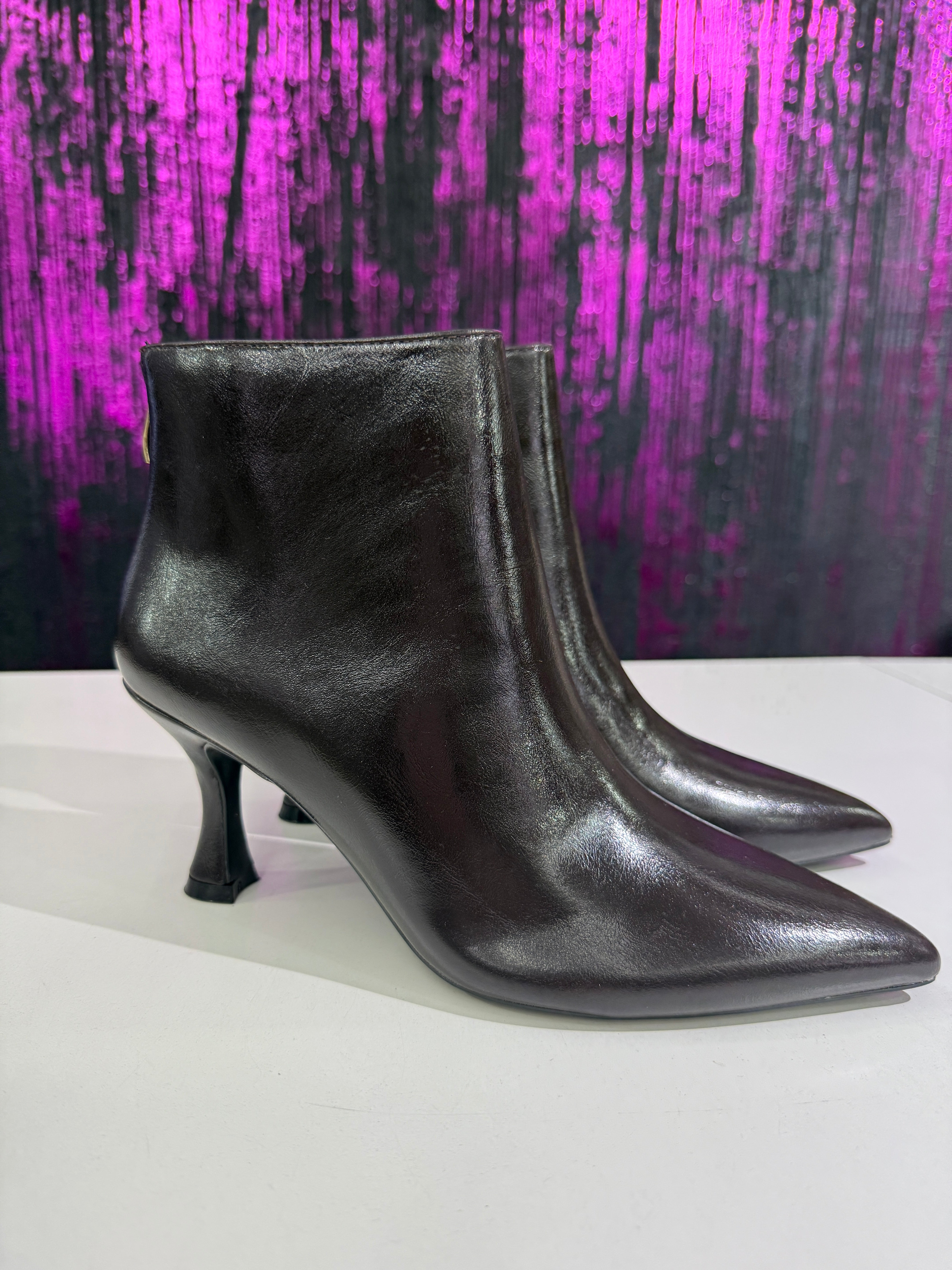 Stivaletto donna - Nero con zip oro