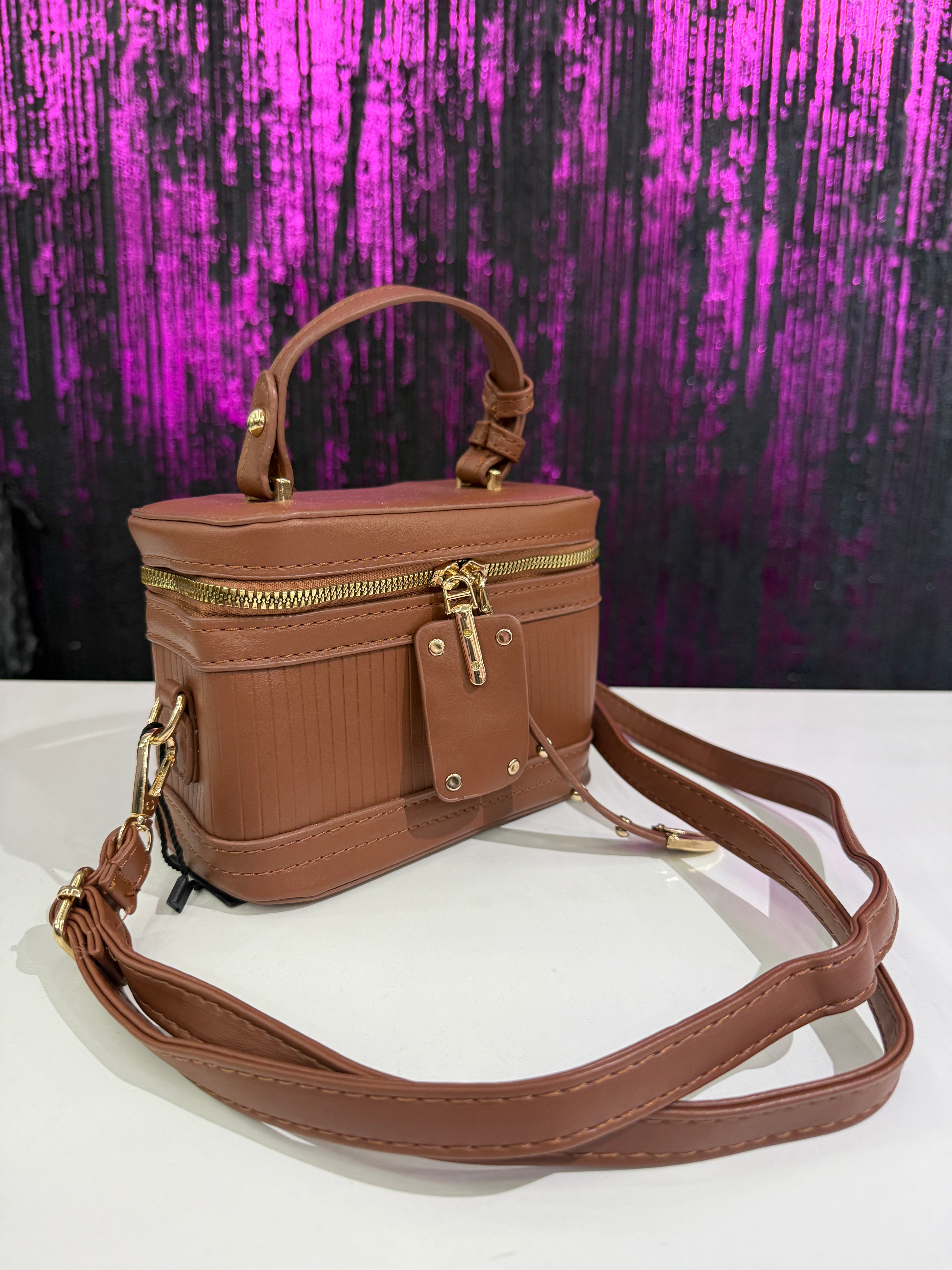 Borsa Tracolla Box Rigida – Modello con Cerniera Dorata