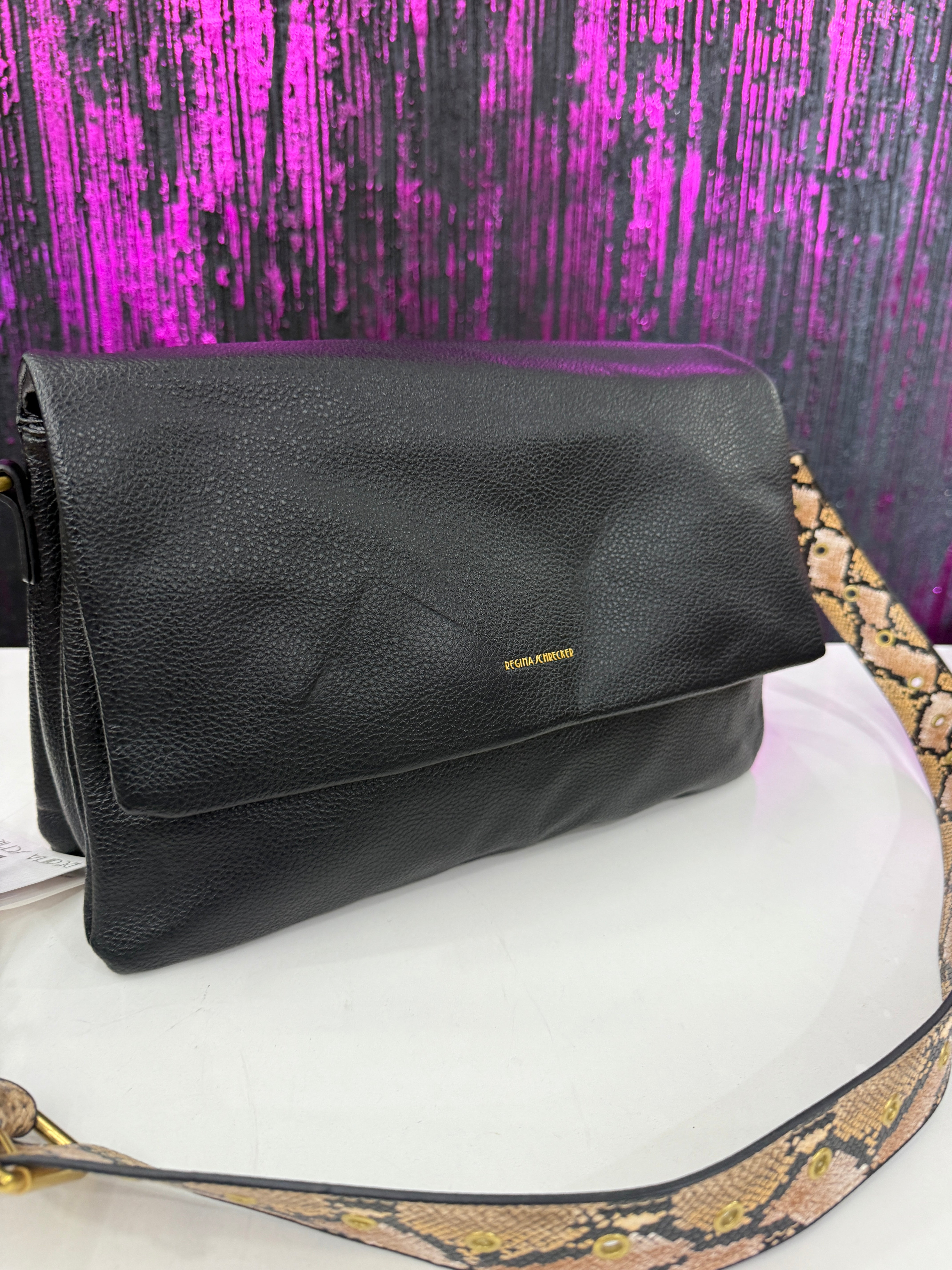 Borsa tracolla con patta regina