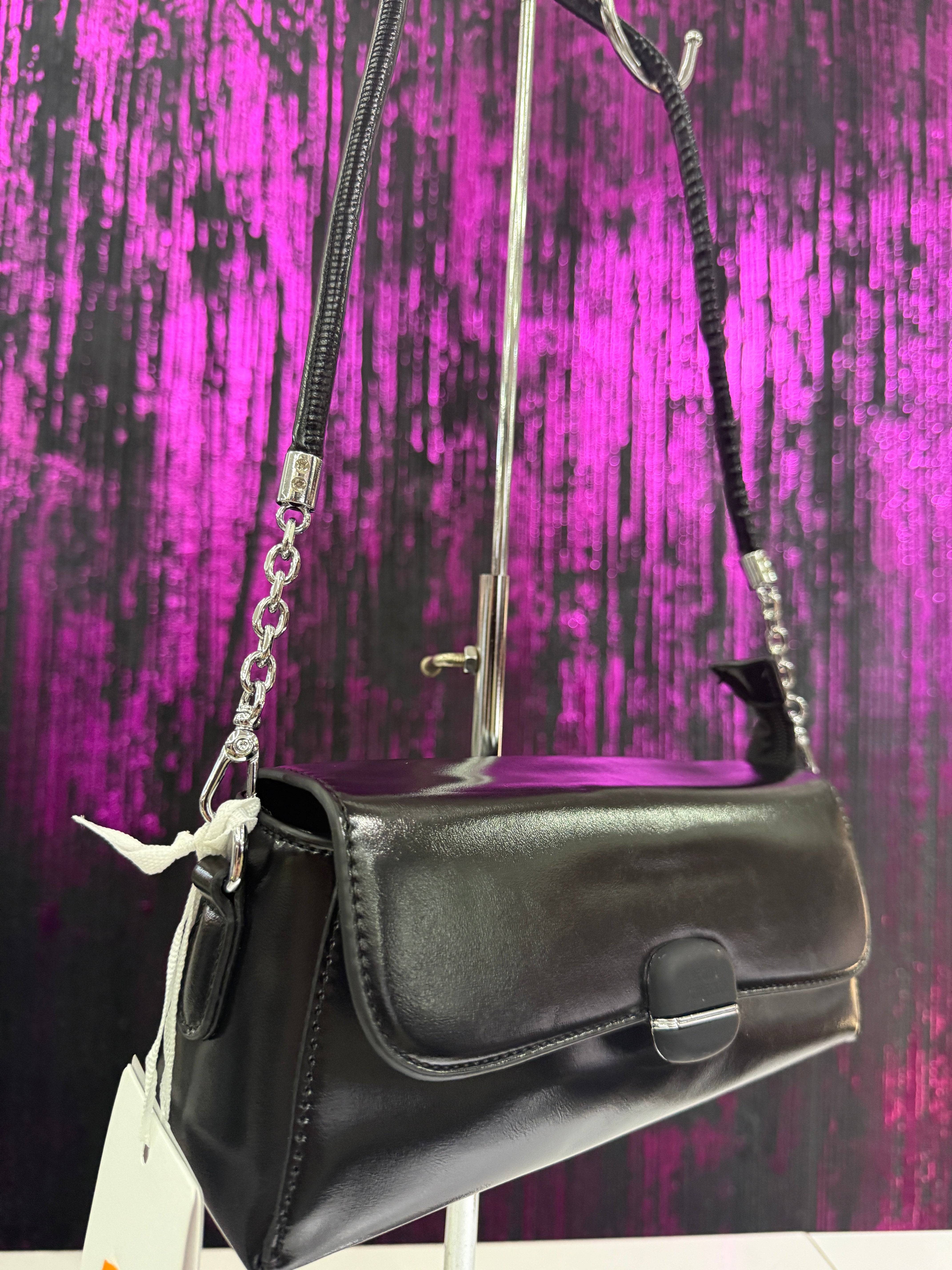 Borsa a Spalla Nera con Catena