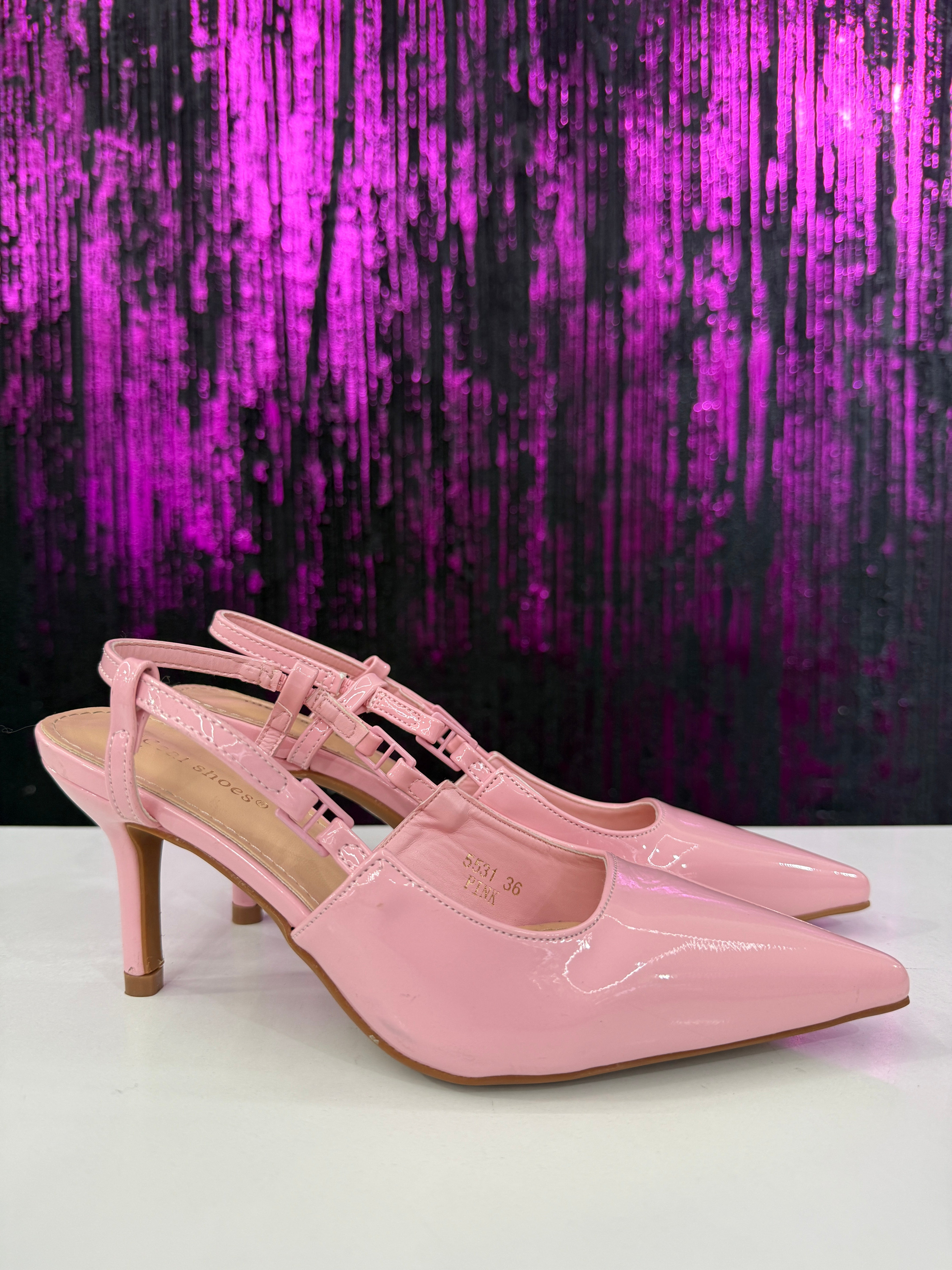 Slingback in vernice