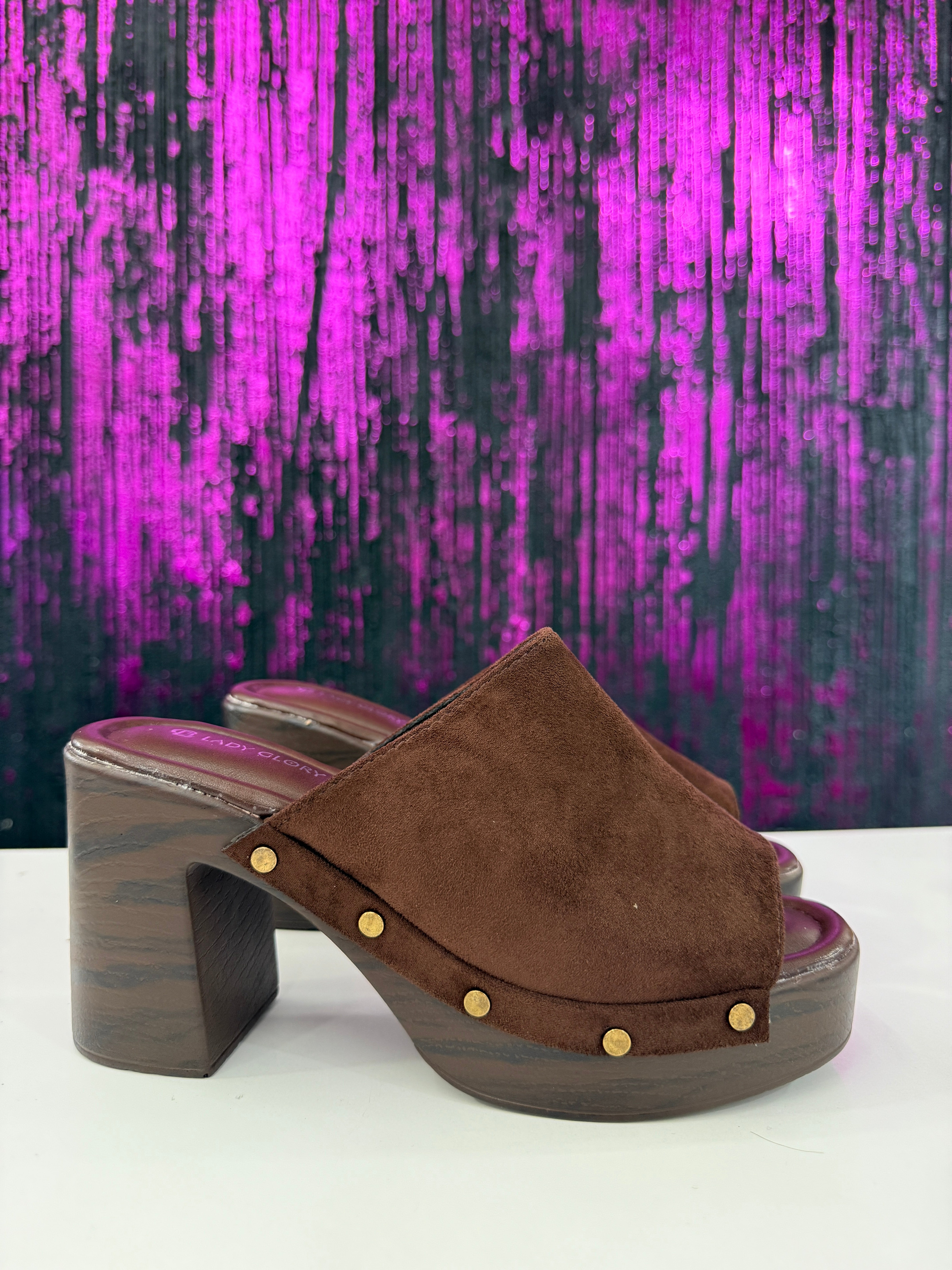 Modello  zoccoli camoscio